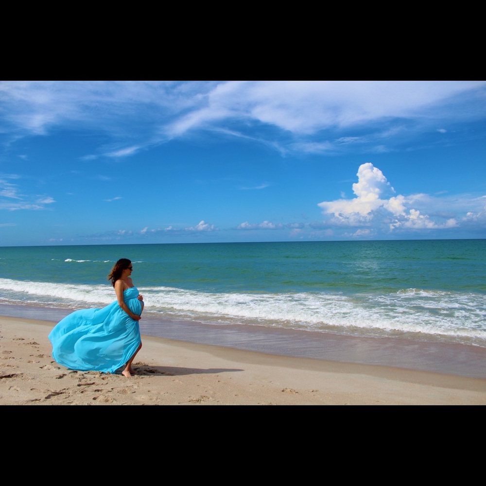 Maternity gown - perfect for beach photos 🌊